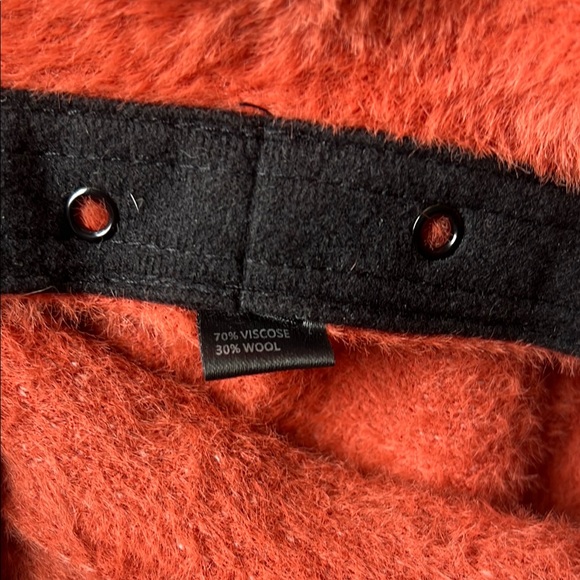 Cozy Orange Beret - Picture 2 of 2